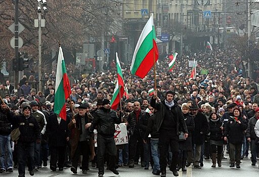 В городах Болгарии начались митинги против отправки оружия Киеву