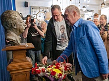 На Симоновской сцене Вахтанговского театра открыли бюст Вячеслава Шалевича