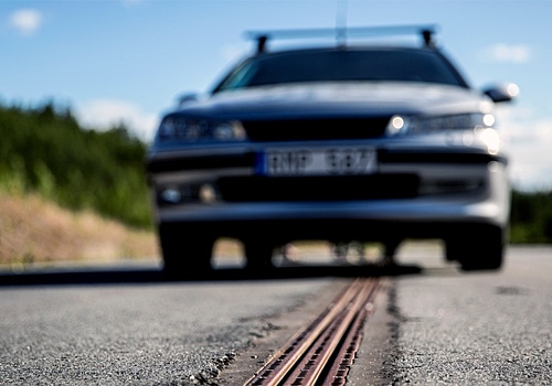 Шведские дороги будут заряжать электромобили на ходу