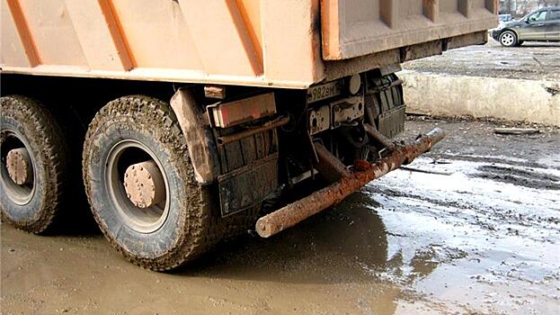 Почти полсотни протоколов составили на строительные компании, техника которых вывозит грязь на улицы Вологды