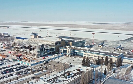 В новом аэропорту Оренбурга монтируют кровлю и остекляют фасад