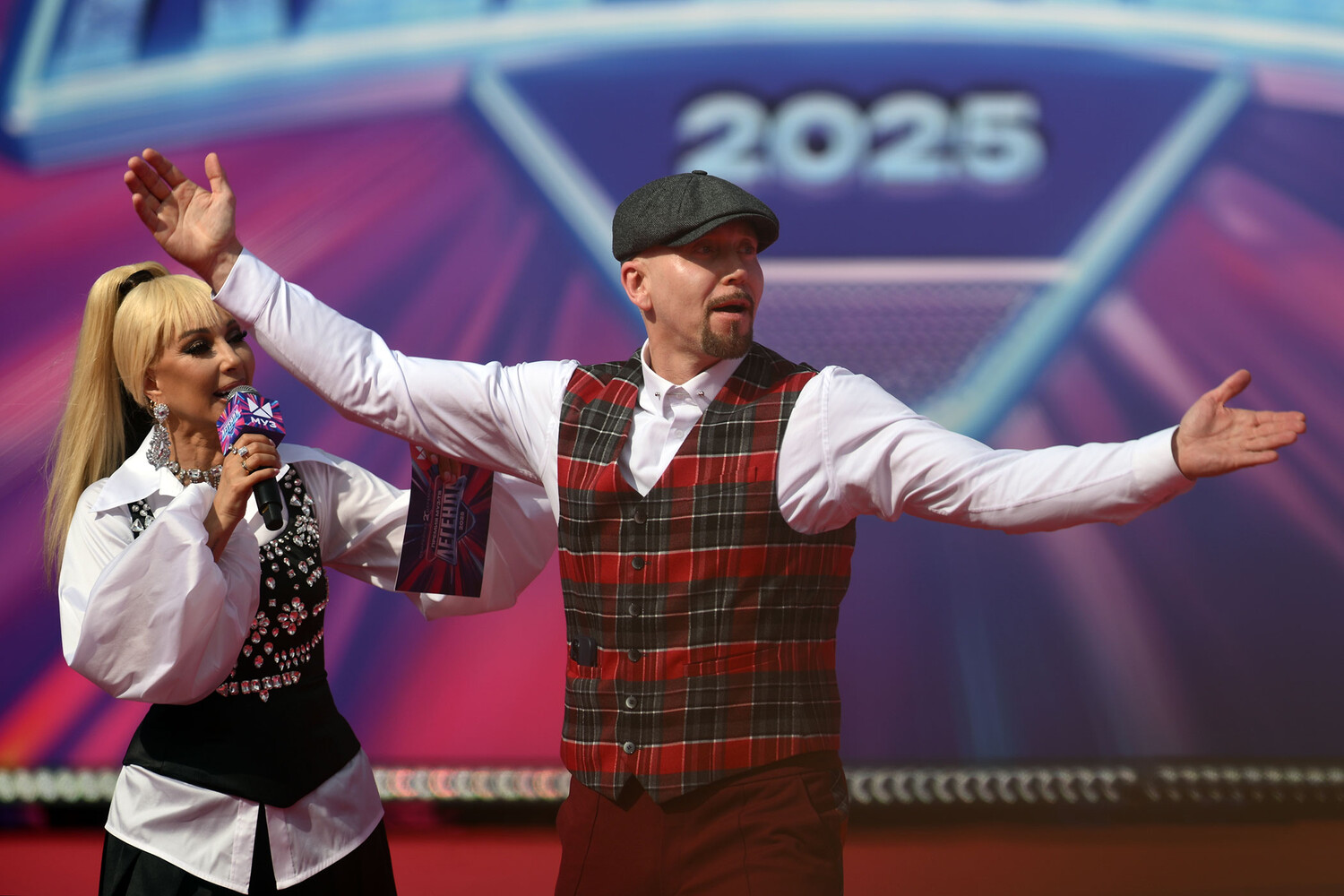 Рэпер Серега рассказал, что бесплатно рубил лес