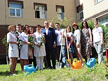 Молодогвардейцы Московской области поздравили медицинских работников с профессиональным праздником