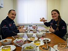 В любви к креветкам призналась новосибирский космонавт Анна Кикина