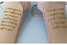 Невеста нашла послание от матери на туфлях