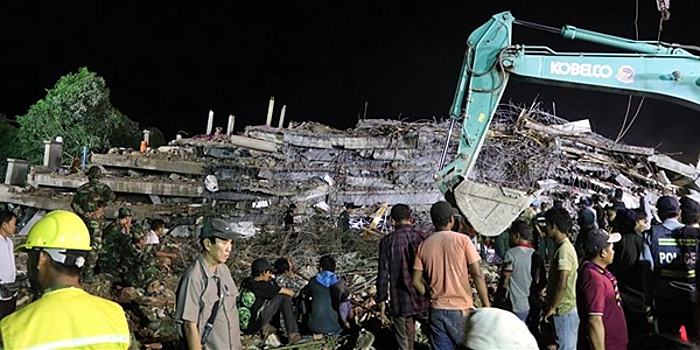 В Камбодже 36 человек погибли при обрушении строящегося здания