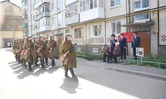 Выступления агитбригад и мини-парады проходят во дворах Вологды в День Победы