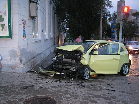 Сегодня утром в Саратове разбилась женщина