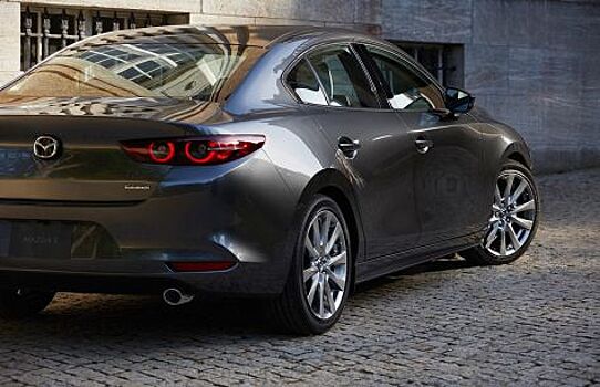 Mazda 3 включает экстренное торможение из-за сбоев в ПО
