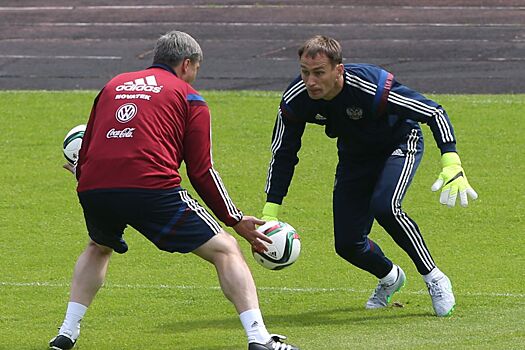 «И у нас перевернётся грузовик с булочками». Рыжиков — об изоляции российского футбола