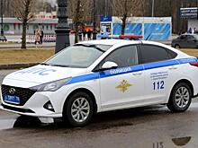 В Нижнем Новгороде автомобиль врезался в остановку с людьми