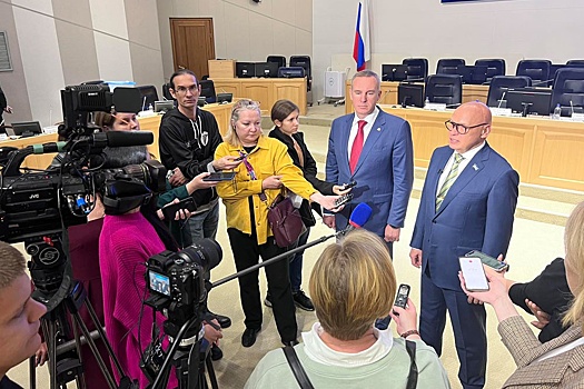 Тюменские депутаты присвоили звание почетного гражданина города заслуженному учителю