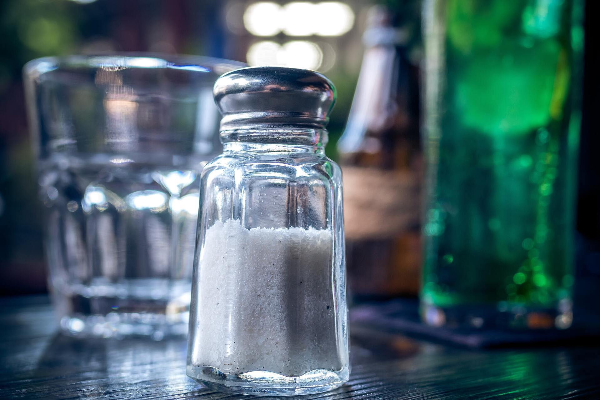 Мясников назвал безопасную дозу соли