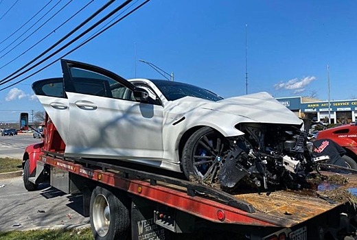 BMW M5 влетел в столб через несколько минут после покупки