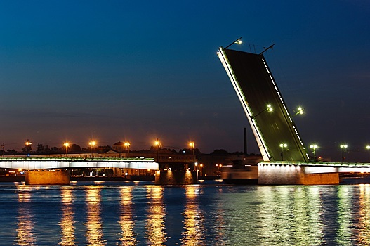 Таинственные легенды Литейного моста в Санкт-Петербурге