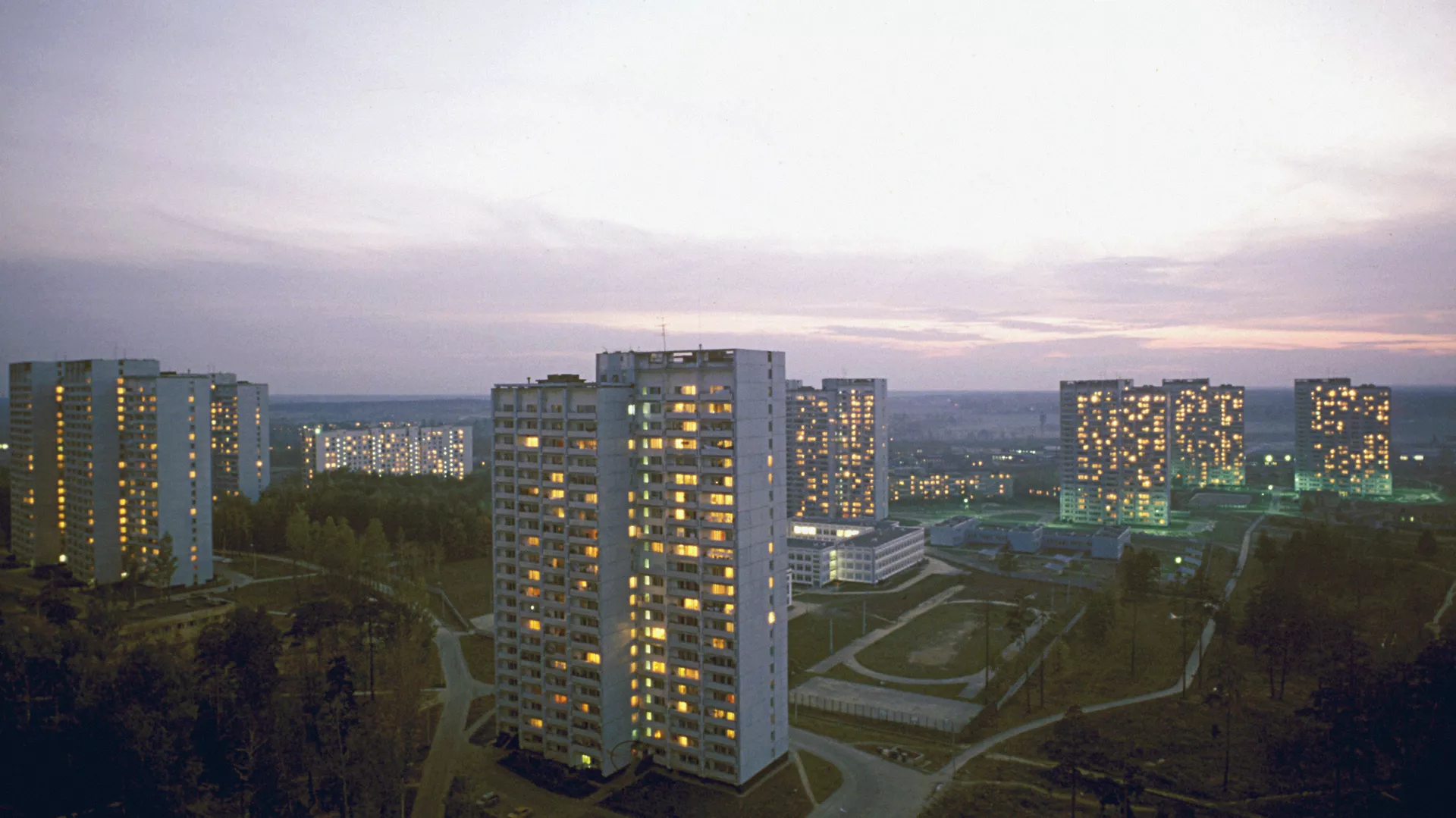 Жители нескольких подмосковных городов сообщили о взрывах