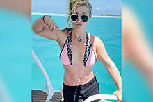 Бритни Спирс снялась в купальнике на яхте во Французской Полинезии