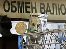 Финансисты рассказали, как купить и продать доллар после санкций на Мосбиржу