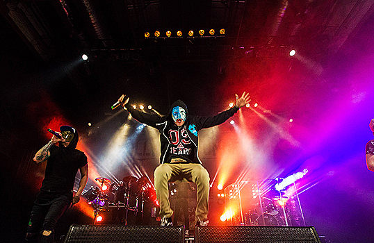 Рок-группа Hollywood Undead отменила концерты в РФ под «давлением общественности»