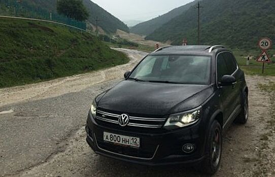 Volkswagen начал продажи кроссовера Tiguan с пакетом опций Black R-Line