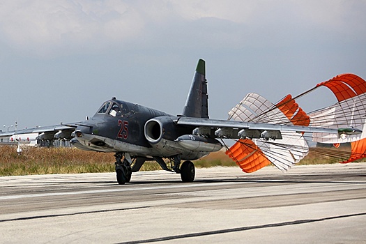 Российский летчик смог успешно посадить подбитый штурмовик Су-25