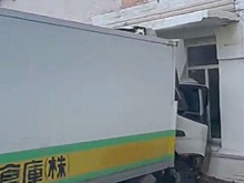 В Мордовии грузовик без тормозов врезался в школу