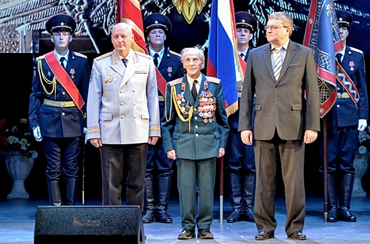 В УМВД России по Смоленской области поздравили со 100-летием ветерана органов внутренних дел