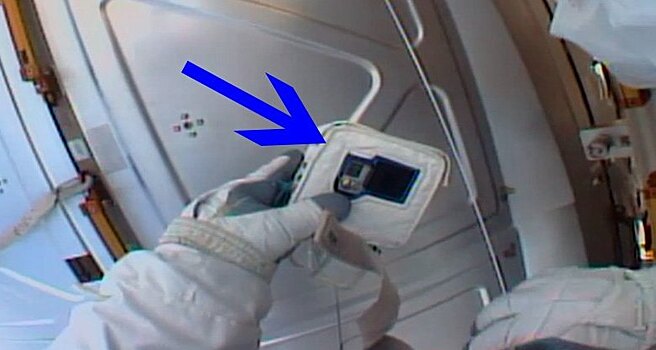 Астронавты забыли карту памяти для камеры на Земле