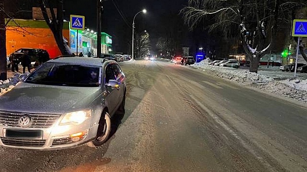 Автомобиль сбил пенсионерку на пешеходном переходе в 6-м микрорайоне Вологды