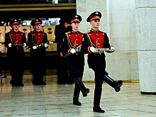 В Волгограде близким погибших солдат и офицеров передали 10 орденов Мужества