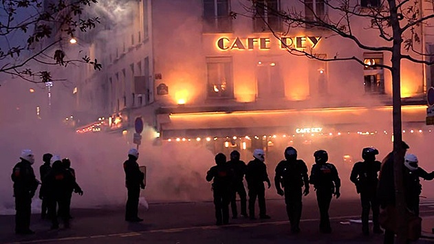 Десятки человек задержаны на акции в Париже