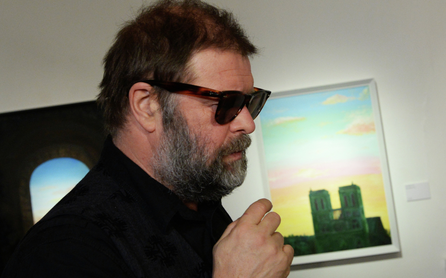 Борис Гребенщиков на открытии своей выставки «Внутренние свойства пейзажа» в Московском музее современного искусства