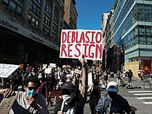 В США протестующие потребовали сократить бюджет полиции