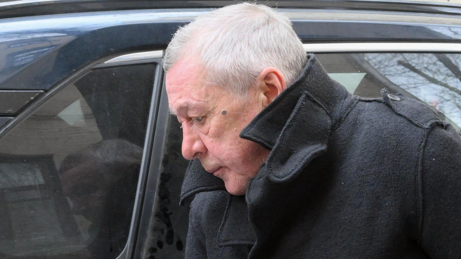 СМИ: актер Михаил Ефремов сбежал от журналистов