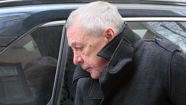 СМИ: актер Михаил Ефремов сбежал от журналистов