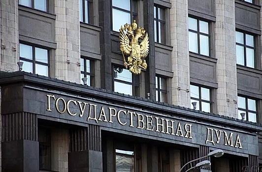 В Госдуме предложили запретить курить за рулем