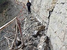 В Крыму камнепад разрушил участок популярной туристической тропы
