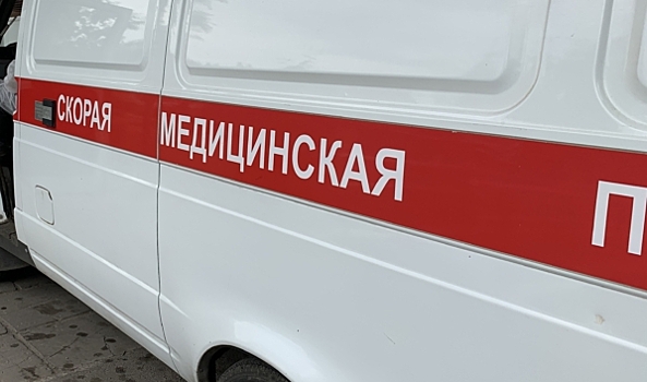 В Воронежской области водитель Isuzu пострадал, врезавшись в полуприцеп автопоезда