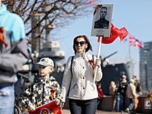 Жители Петербурга вышли на улицы с портретами своих фронтовиков