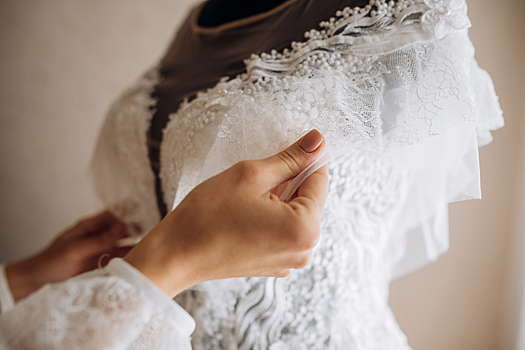 Родная мать уничтожила свадебное платье дочери накануне свадьбы