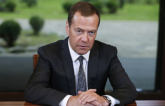 Медведев допустил выступление легкоатлетов под нейтральным флагом