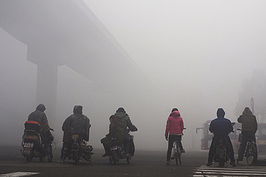 Власти Франции и Китая проигрывают смогу