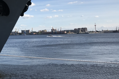 Корвет "Гремящий" показал себя на морском салоне в Петербурге