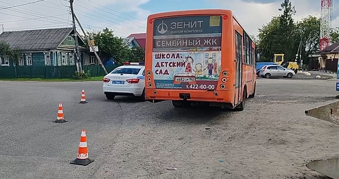 Автобус сбил женщину и ребенка в Дзержинске