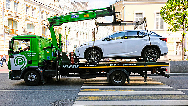 Названо число люксовых авто, эвакуированных на штрафстоянки Москвы