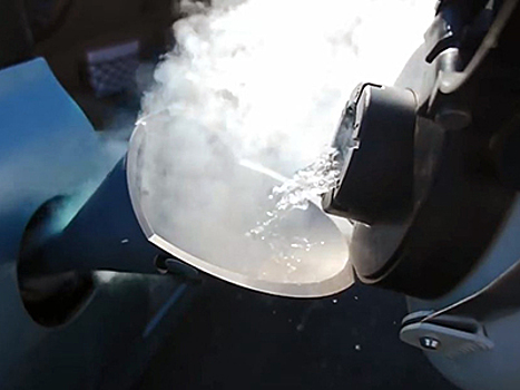 Видео: Что будет, если заправить автомобиль жидким азотом