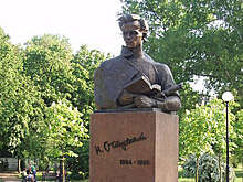 Горсовет Киева разрешил снести памятник писателю Николаю Островскому