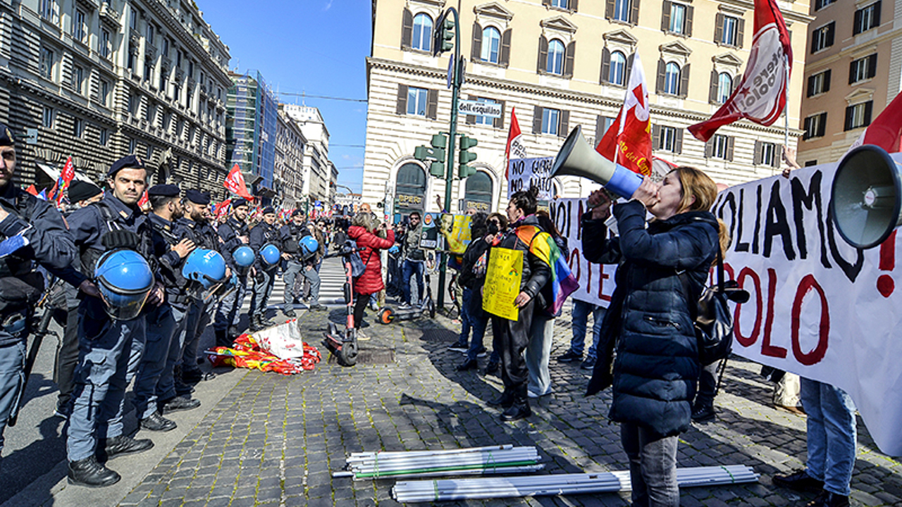 В Италии прошли митинги против политики властей по Украине - Рамблер/новости