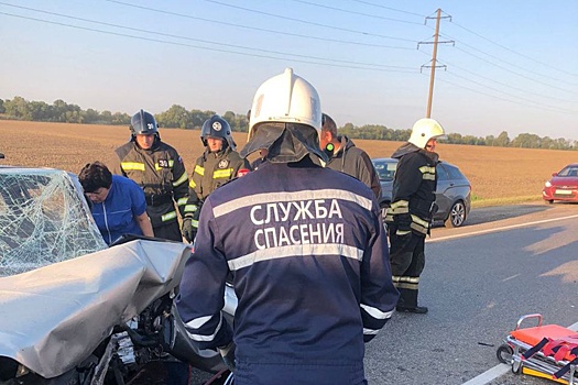 На Кубани шесть человек пострадали в ДТП с двумя легковыми автомобилями