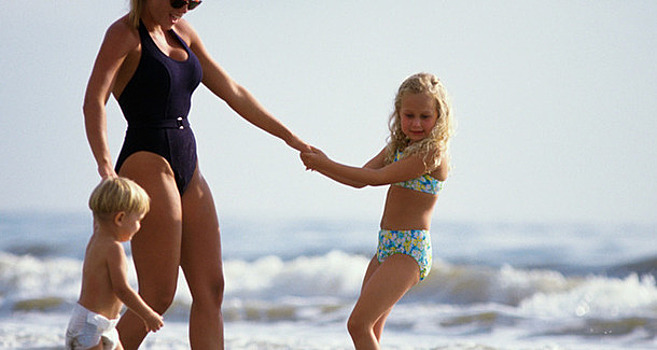 Главные лайфхаки, как маме быть красивой на пляже (и не стесняться!)